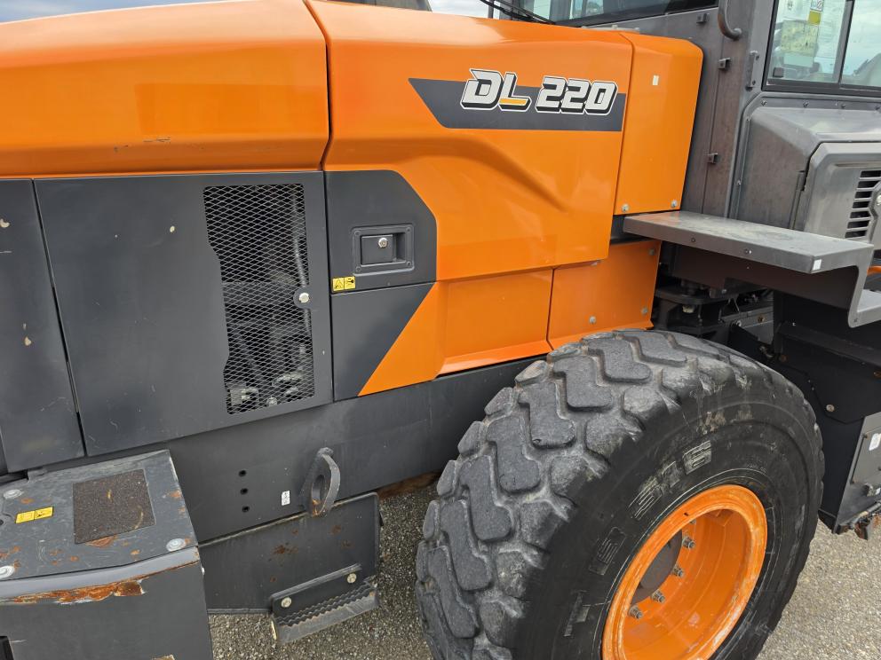 Image for 2021 Doosan DL220-7