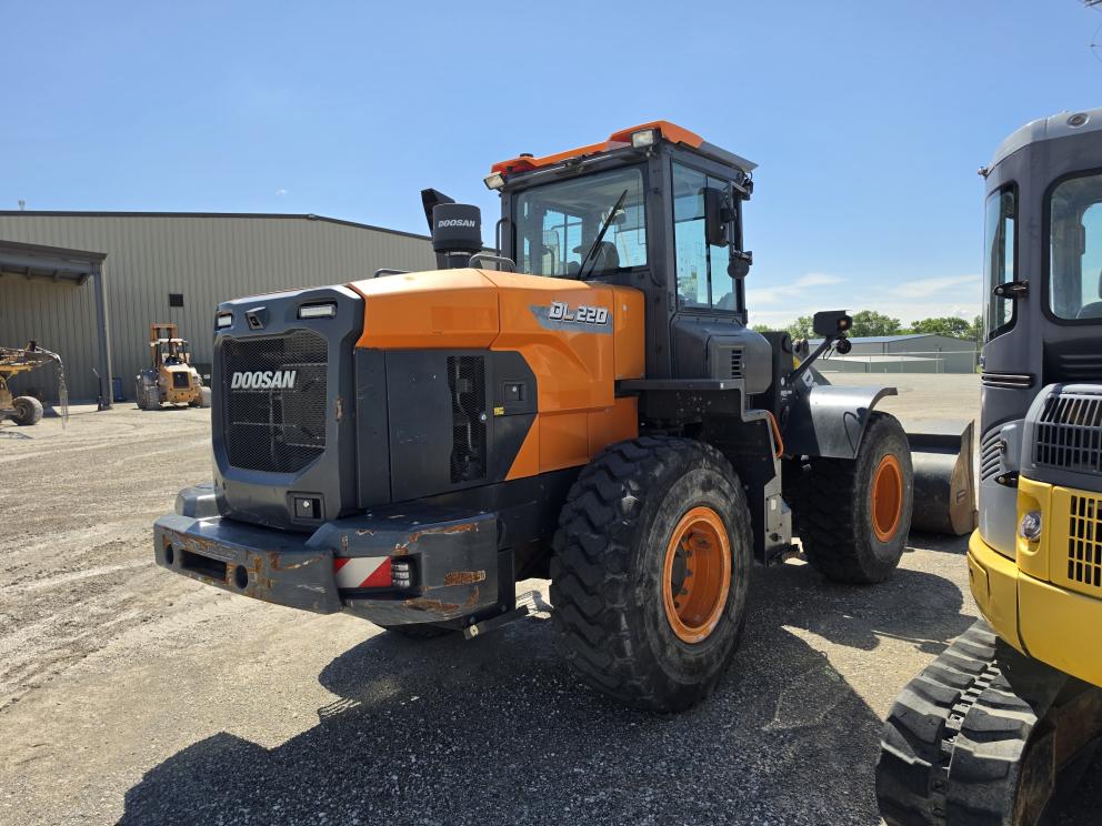 Image for 2021 Doosan DL220-7