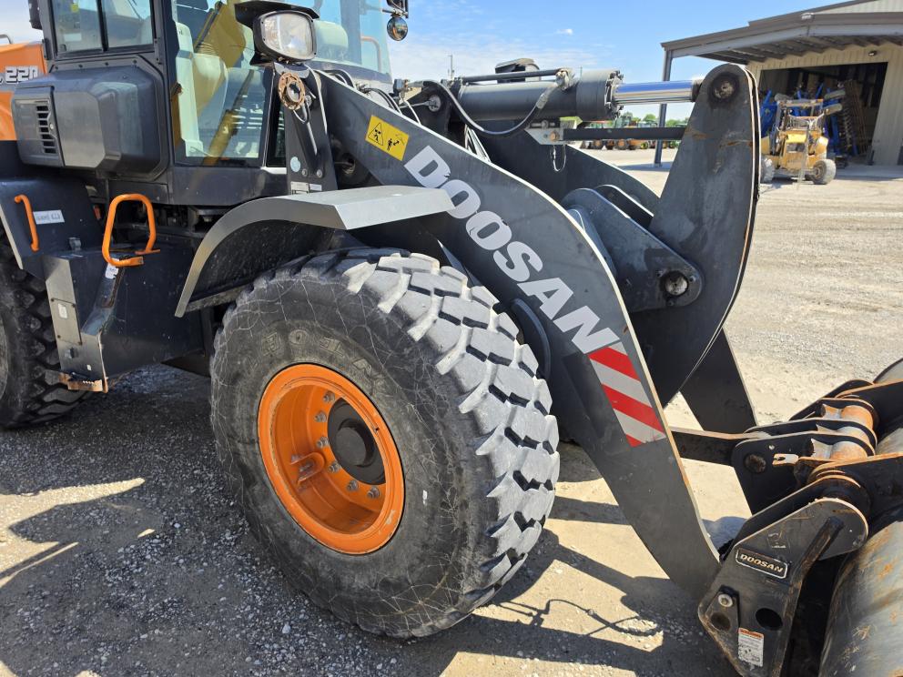 Image for 2021 Doosan DL220-7