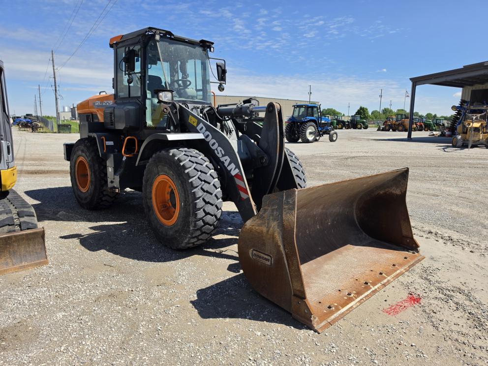 Image for 2021 Doosan DL220-7