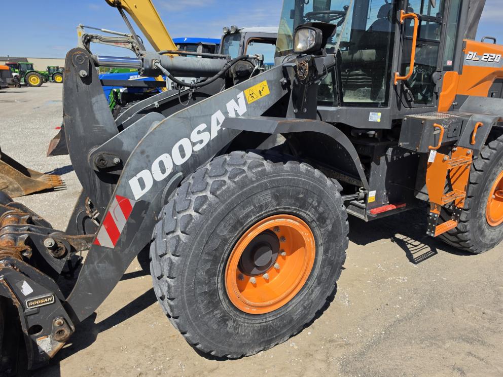Image for 2021 Doosan DL220-7