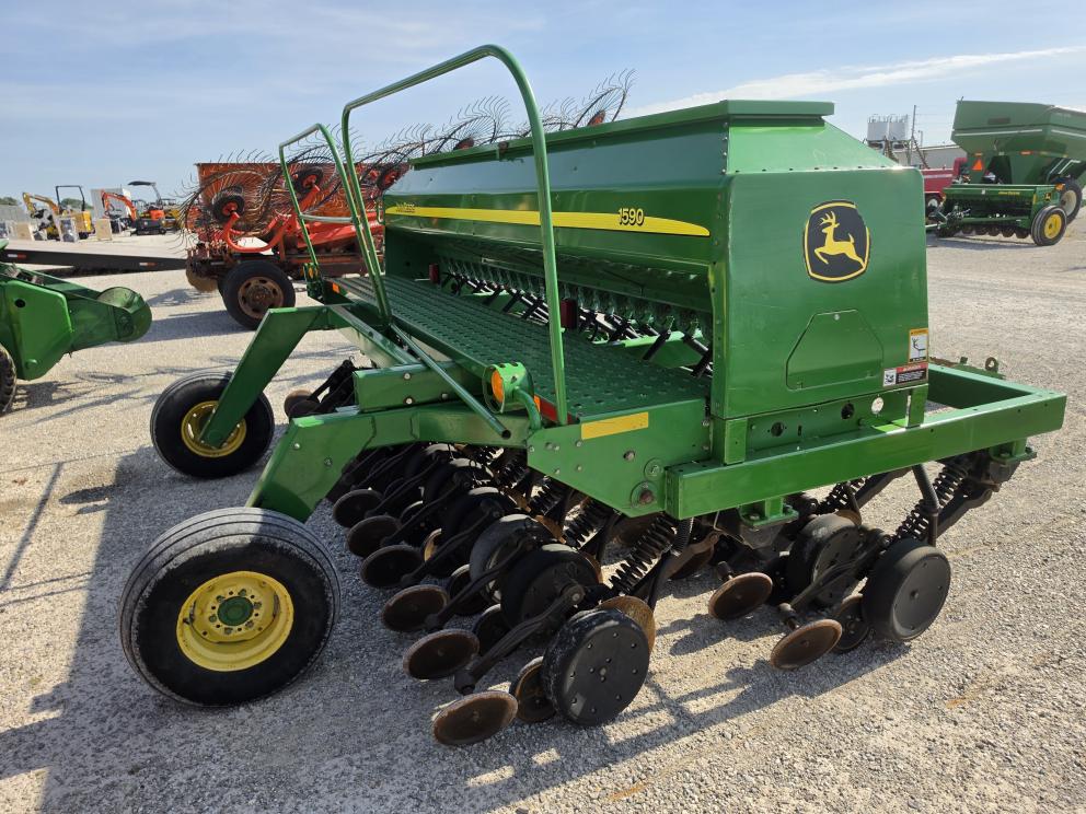 Image for 2002 John Deere 1590