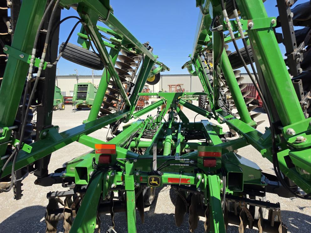 Image for 2016 John Deere 2623VT