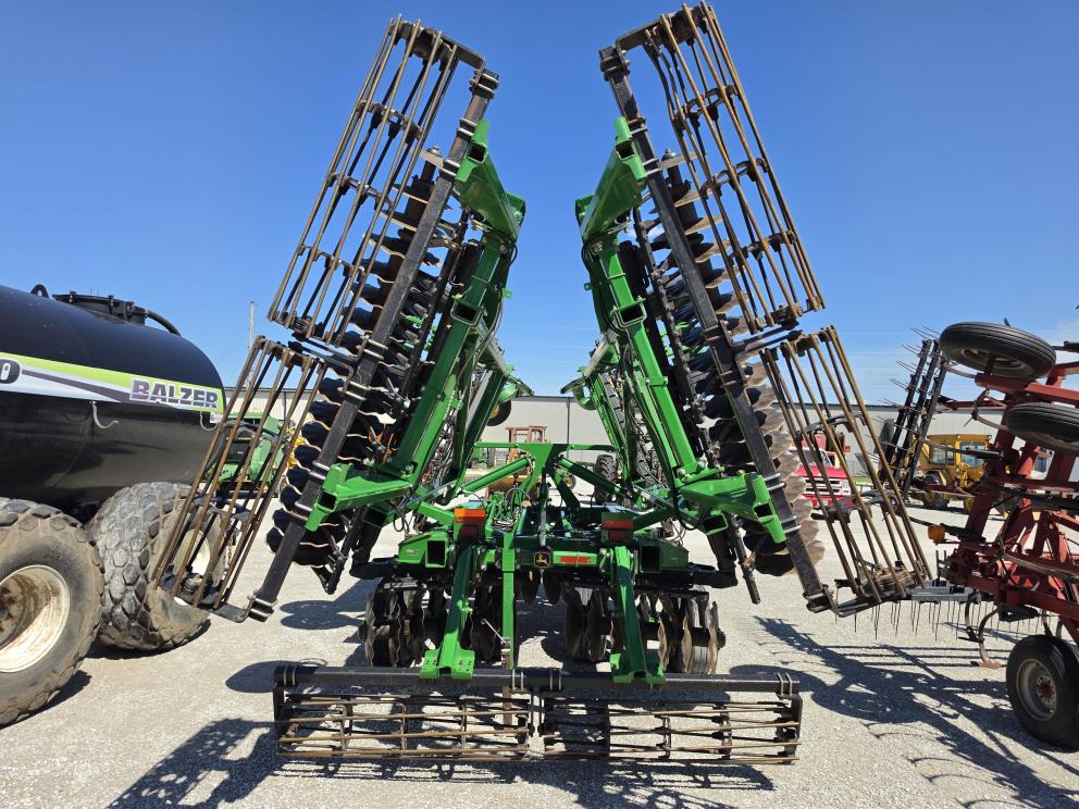 Image for 2016 John Deere 2623VT