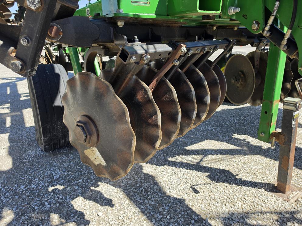 Image for 2016 John Deere 2623VT