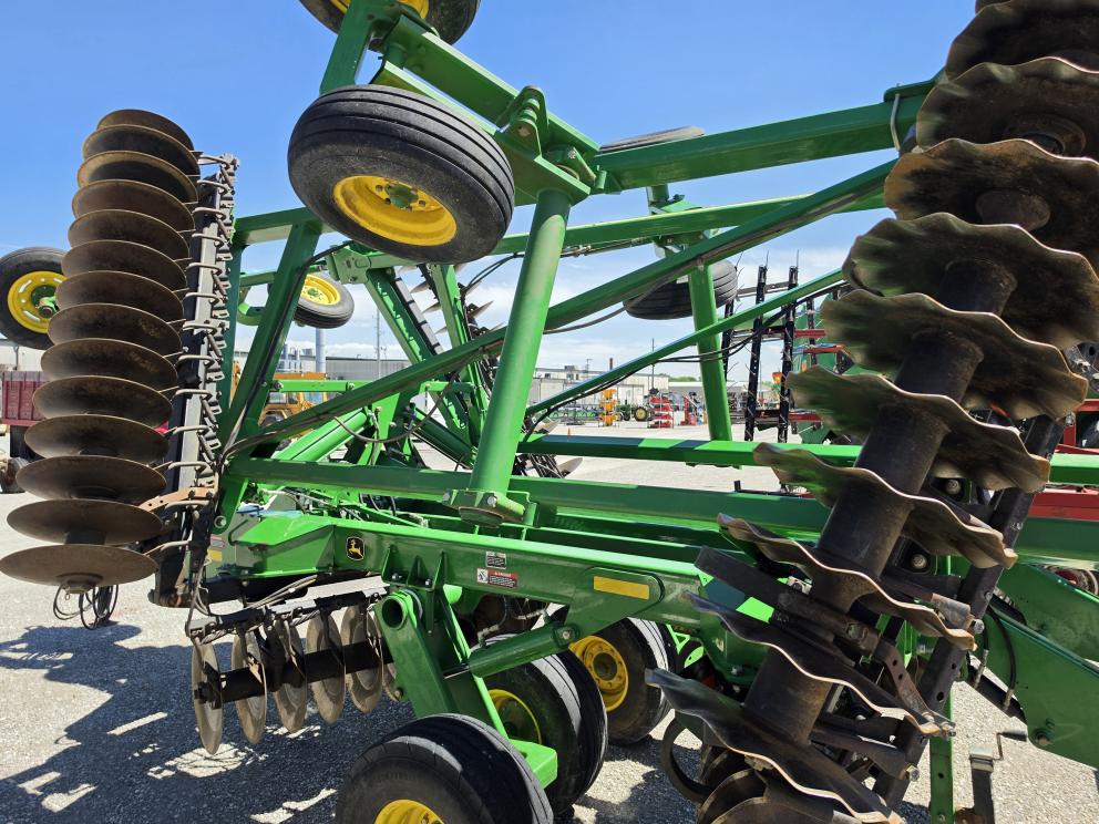 Image for 2016 John Deere 2623VT