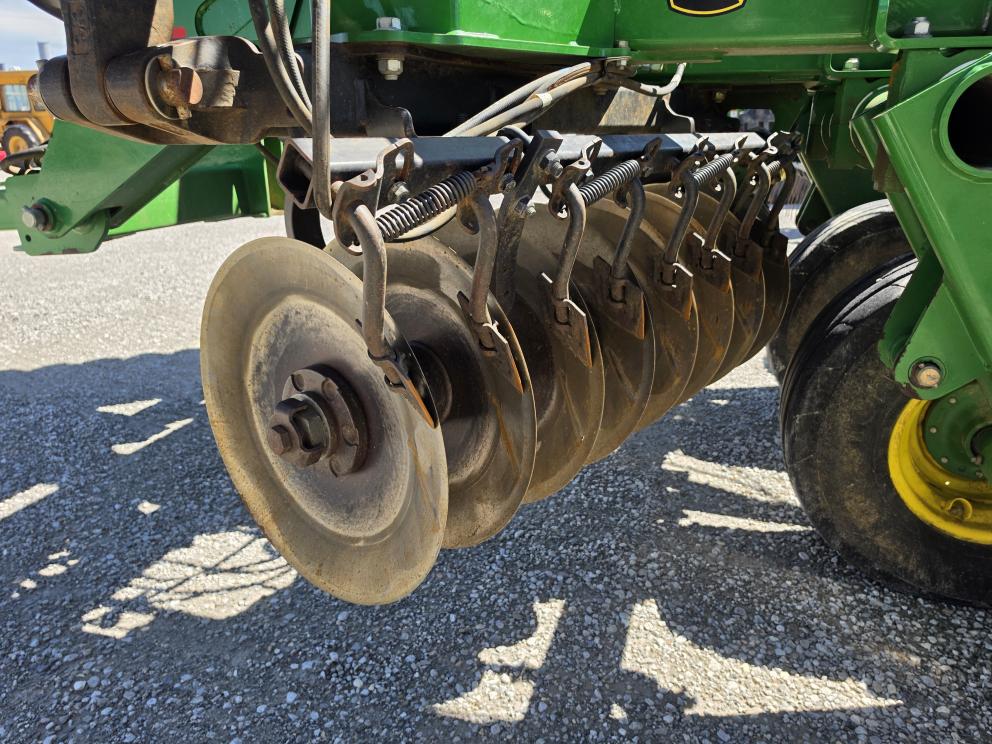 Image for 2016 John Deere 2623VT