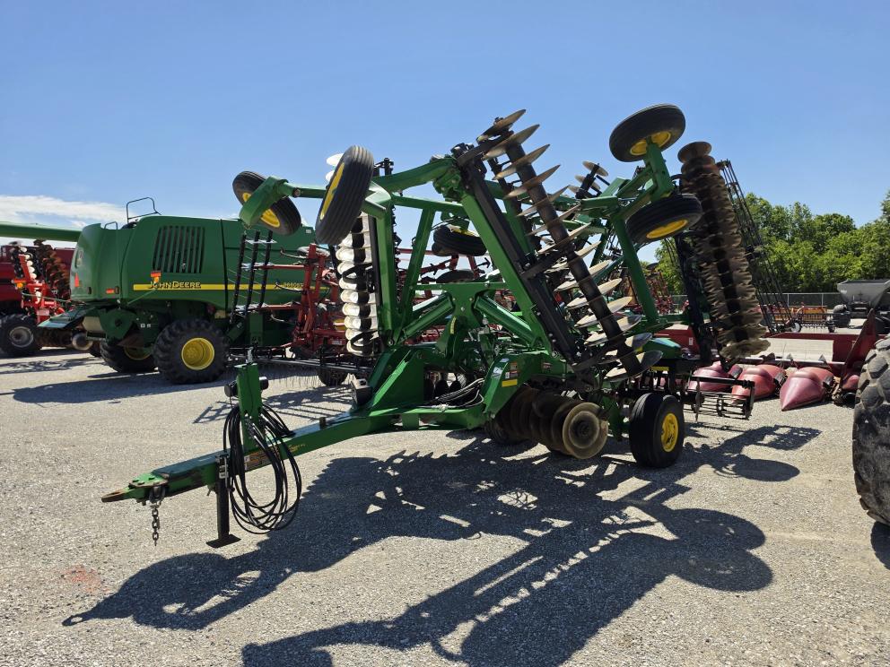 Image for 2016 John Deere 2623VT
