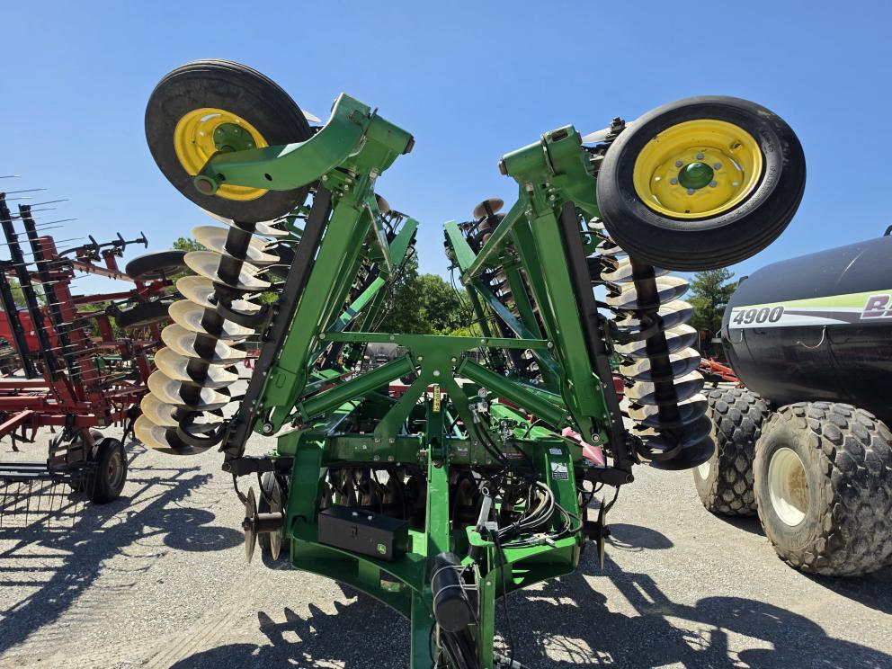 Image for 2016 John Deere 2623VT