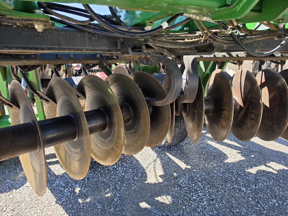 Image for 2016 John Deere 2623VT