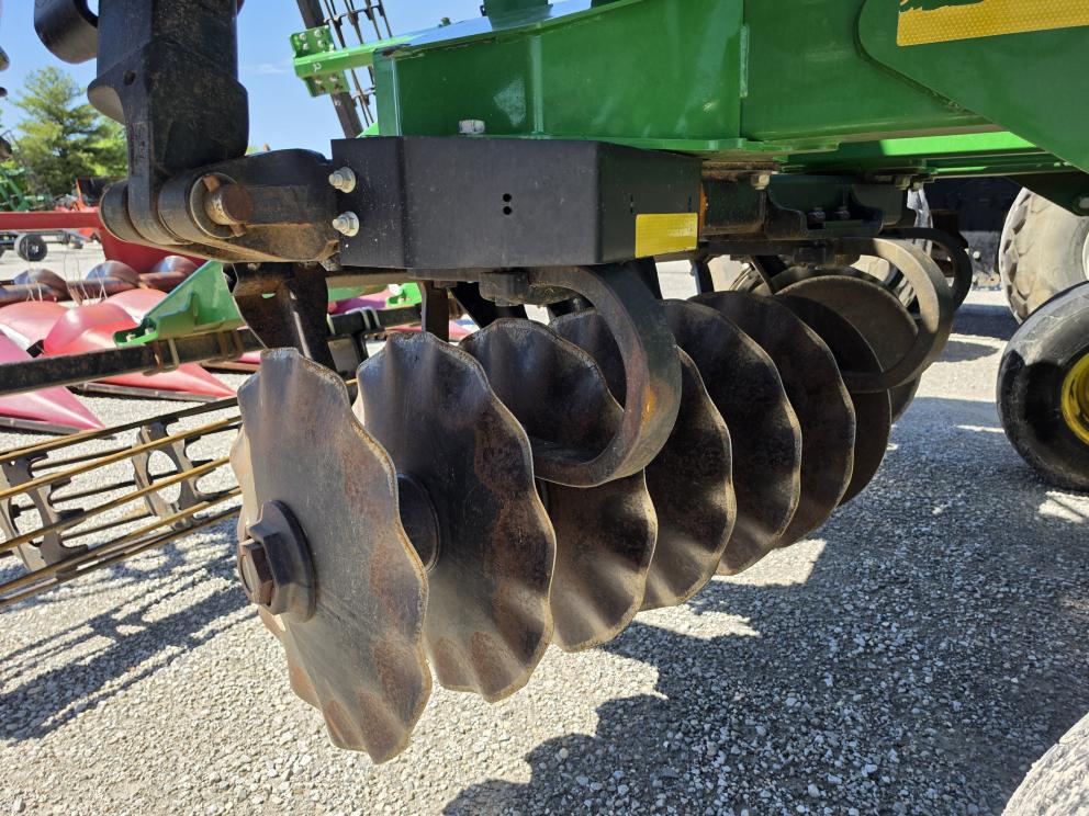 Image for 2016 John Deere 2623VT