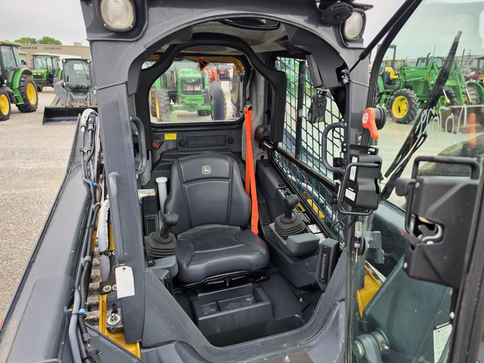 Image for 2023 John Deere 325G