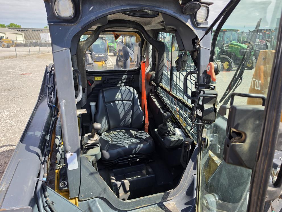 Image for 2023 John Deere 325G