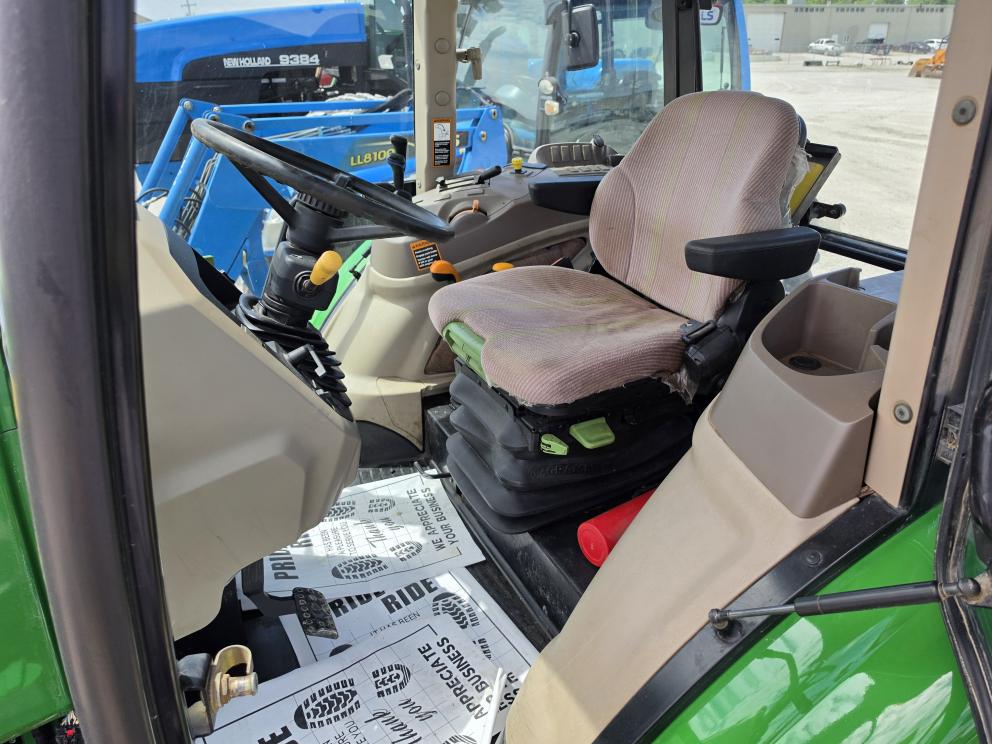 Image for 2014 John Deere 6115D