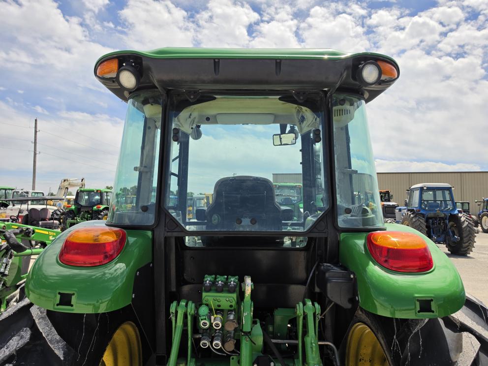 Image for 2014 John Deere 6115D