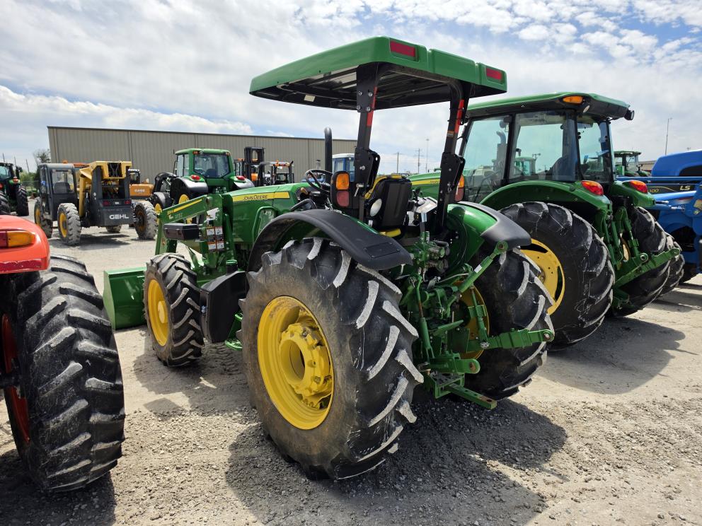Image for 2022 John Deere 5090E