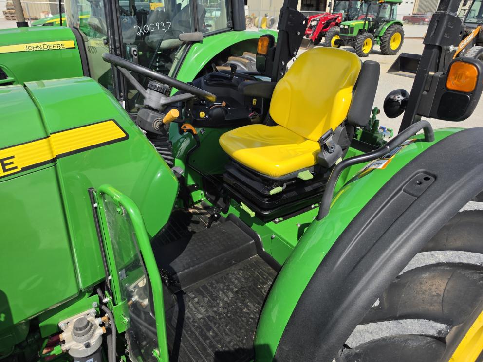 Image for 2022 John Deere 5090E