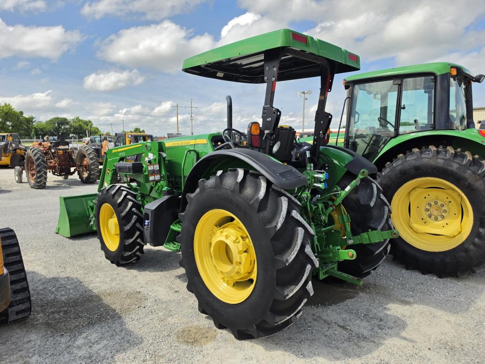 Image for 2022 John Deere 5090E