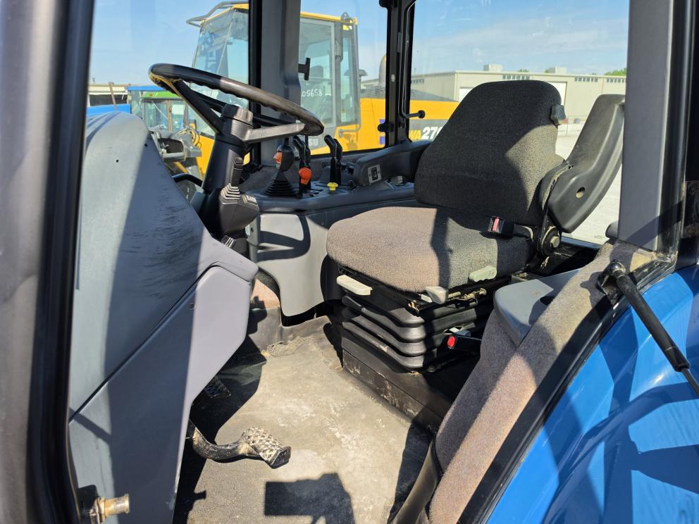 Image for 2001 New Holland 8870