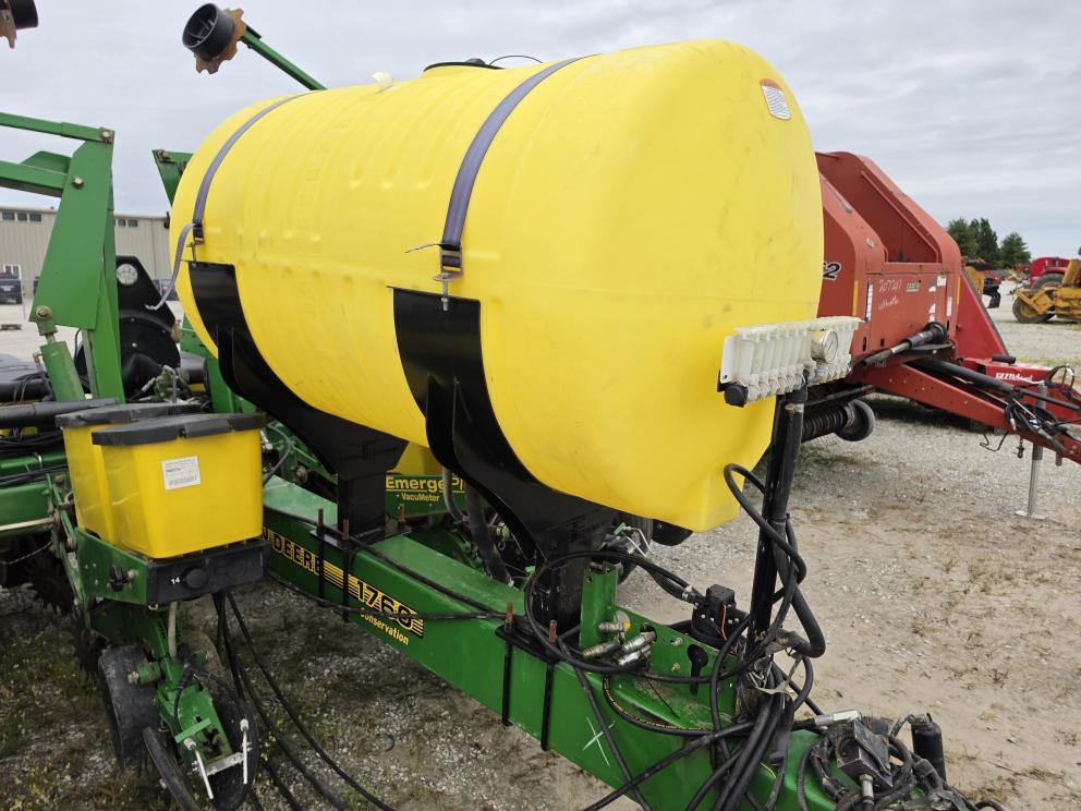 Image for 1997 John Deere 1760