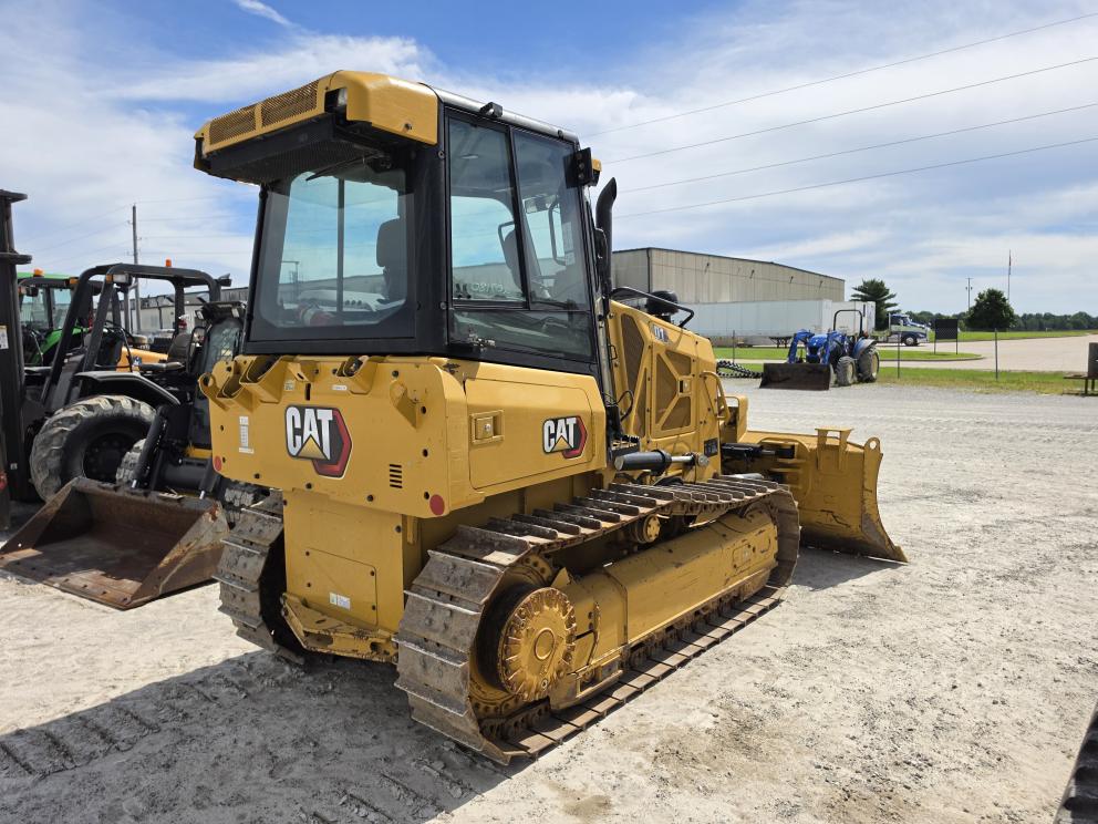 Image for 2021 Caterpillar D1