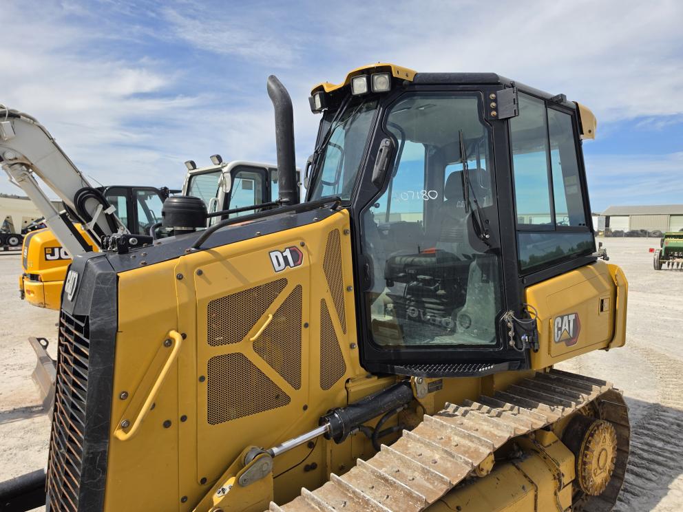 Image for 2021 Caterpillar D1