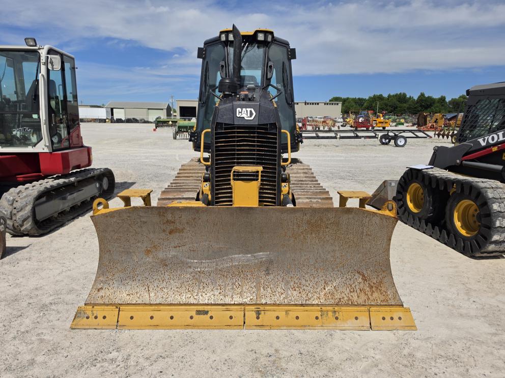 Image for 2021 Caterpillar D1