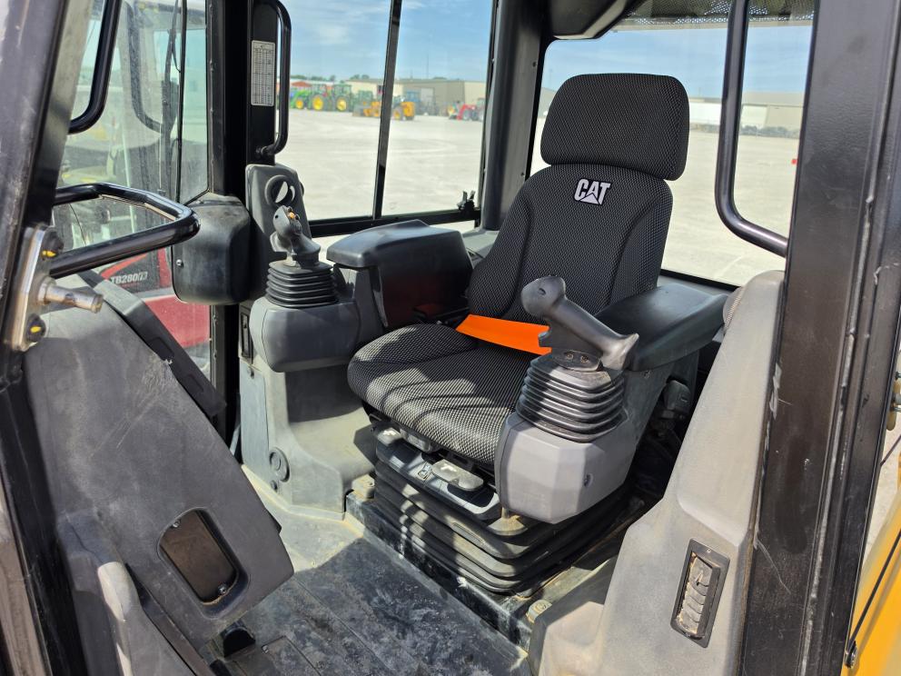 Image for 2021 Caterpillar D1