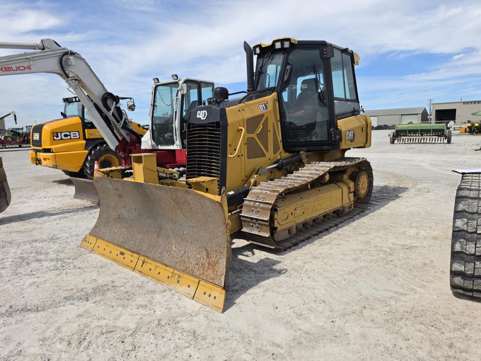 Image for 2021 Caterpillar D1