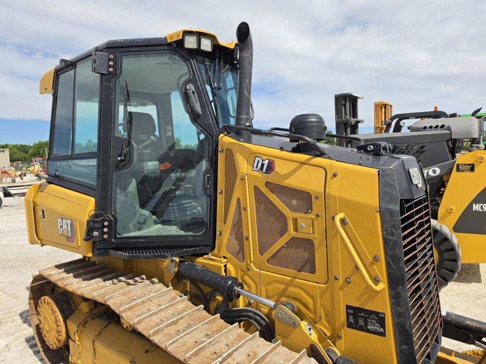 Image for 2021 Caterpillar D1