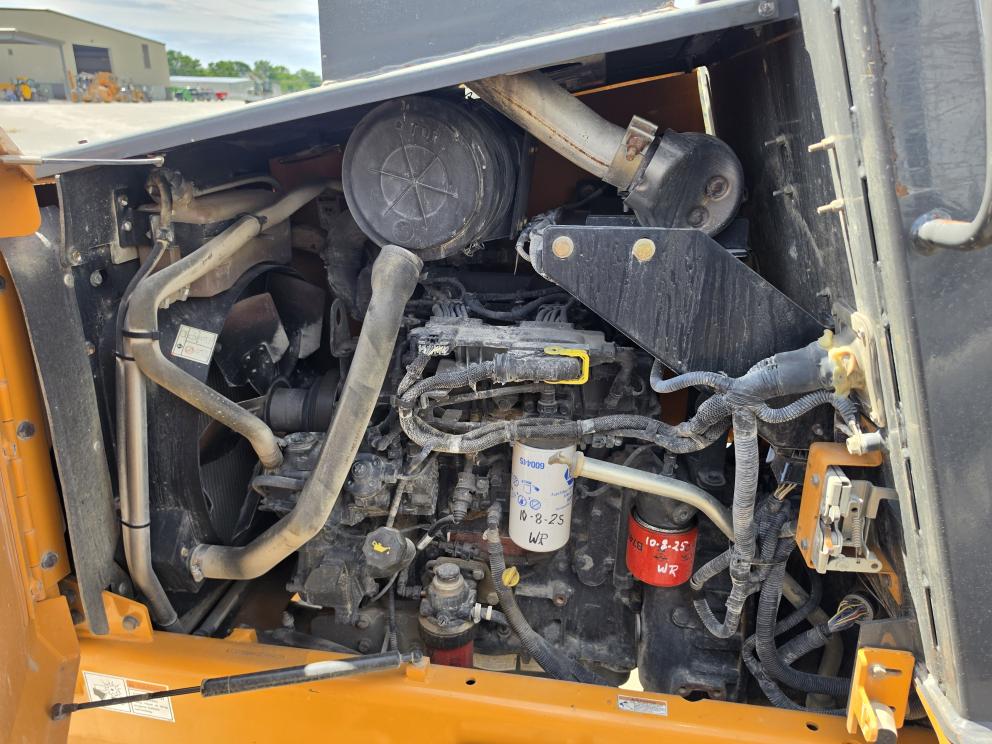 Image for 2019 Case 588H