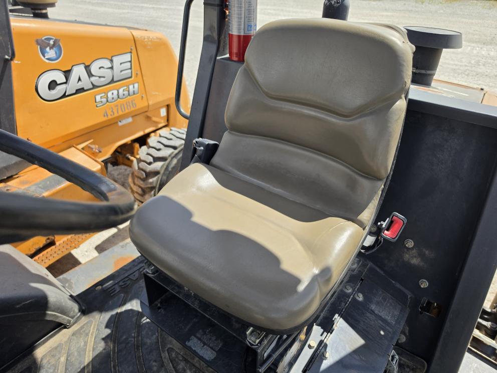 Image for 2019 Case 588H