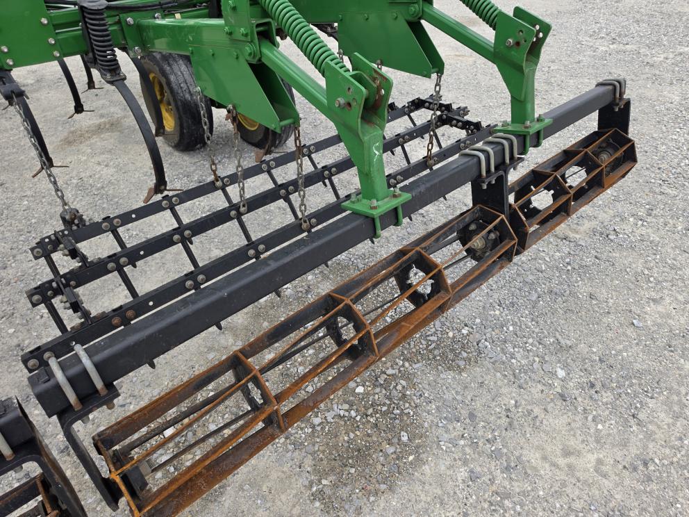 Image for 2011 John Deere 2210
