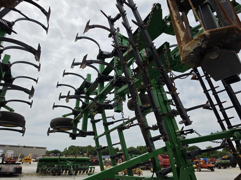 Image for 2011 John Deere 2210