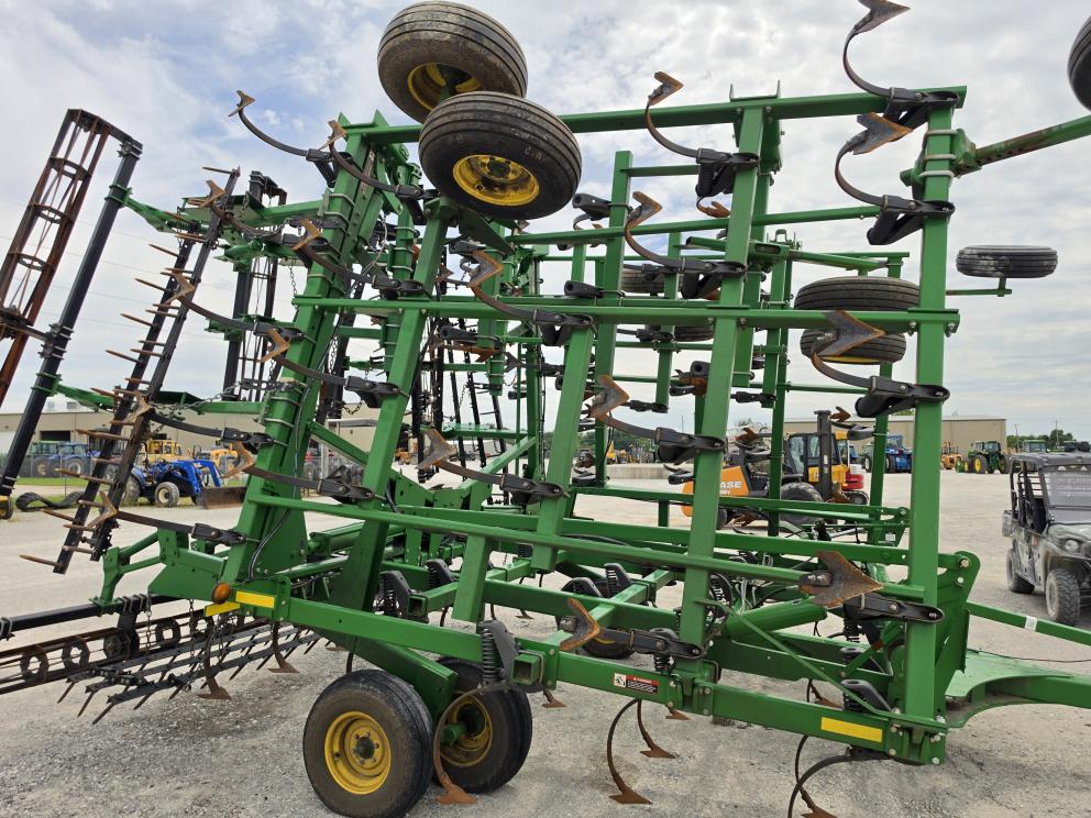 Image for 2011 John Deere 2210