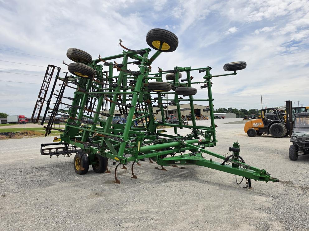 Image for 2011 John Deere 2210