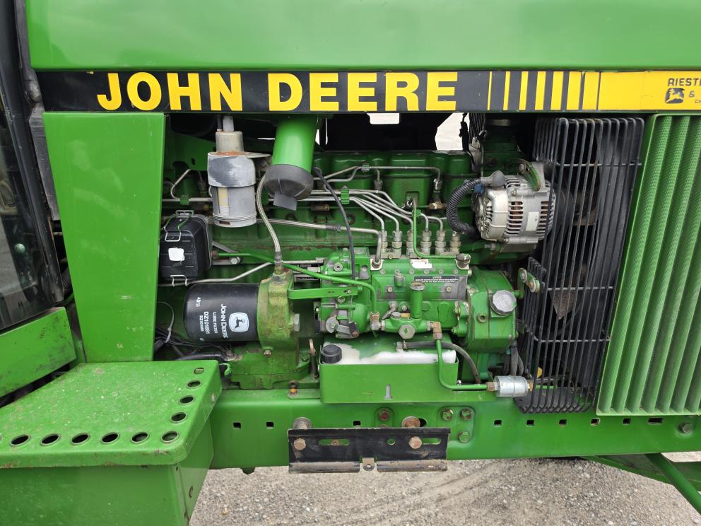 Image for 1989 John Deere 4255
