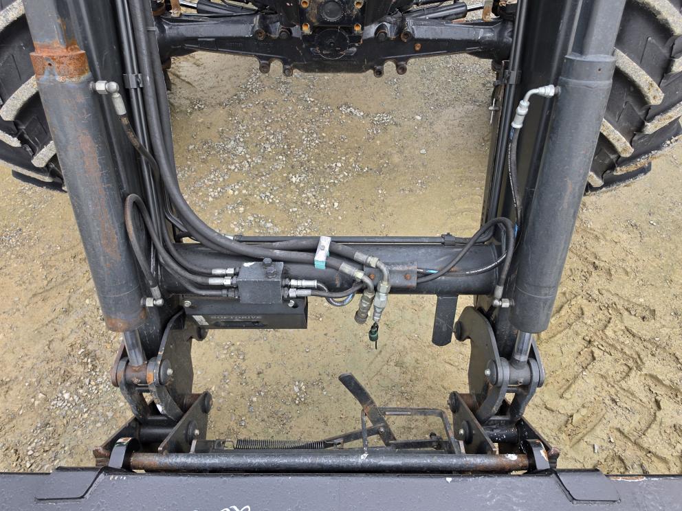 Image for 2004 New Holland TS115A