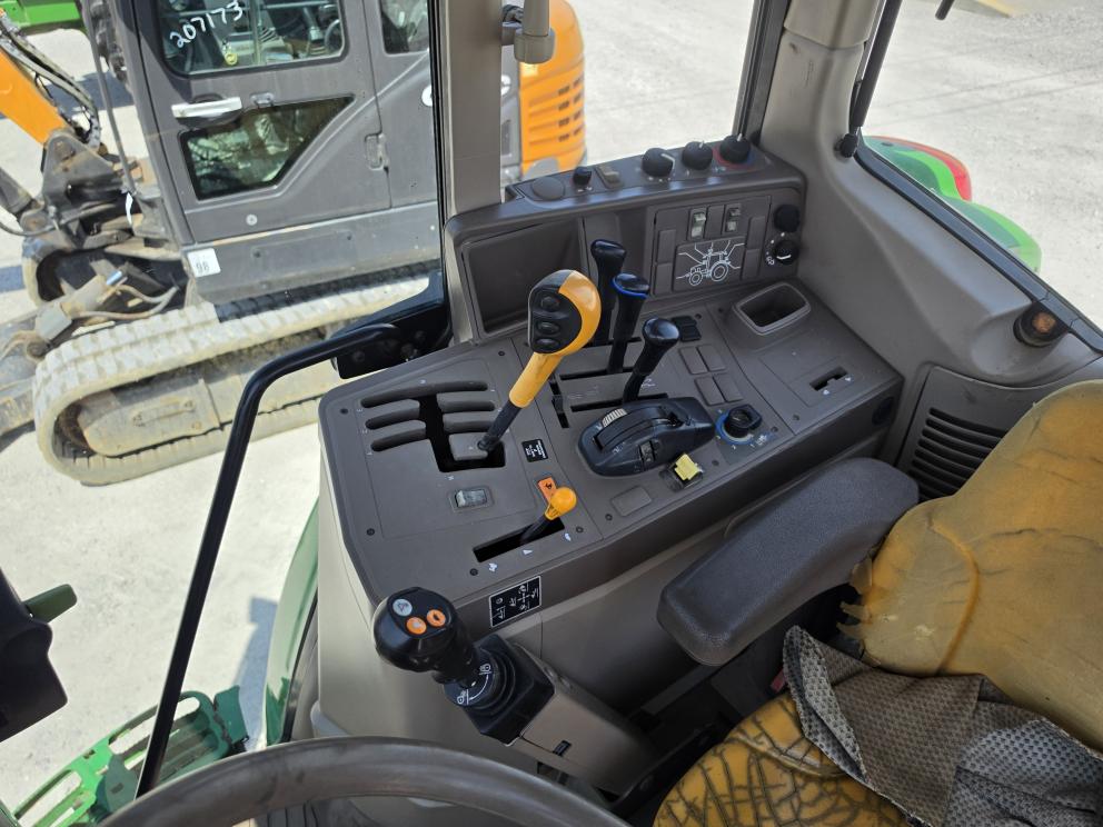 Image for 2013 John Deere 6125M