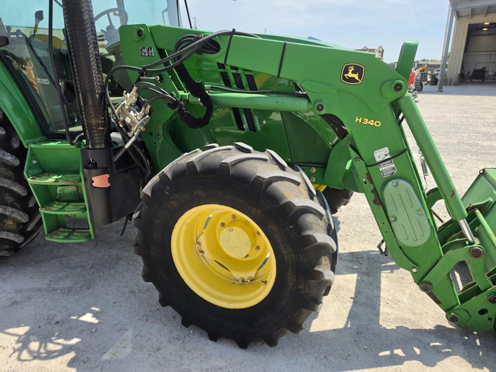 Image for 2013 John Deere 6125M