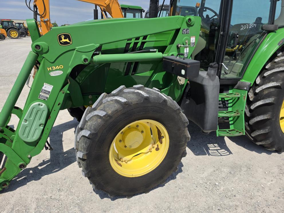 Image for 2013 John Deere 6125M