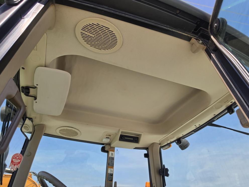 Image for 2013 John Deere 6125M