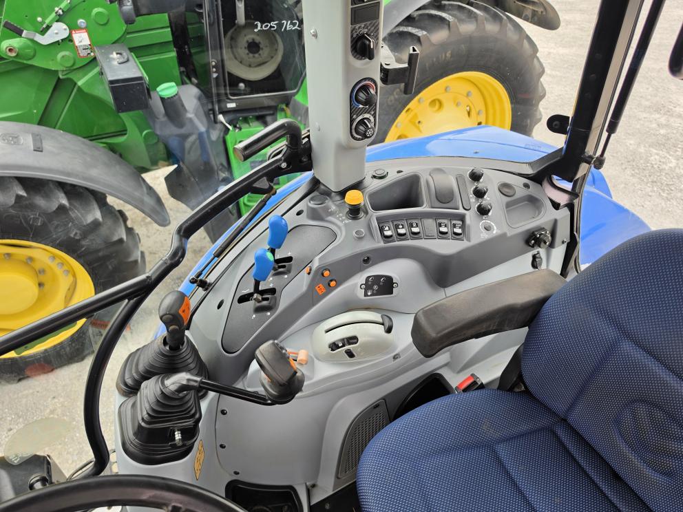 Image for 2017 New Holland T5.110