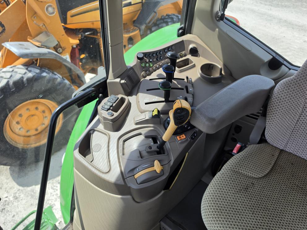 Image for 2022 John Deere 6155M