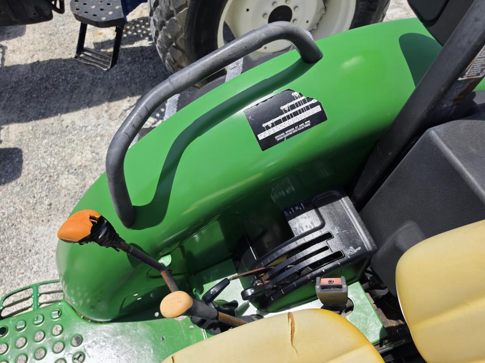 Image for 2006 John Deere 5325