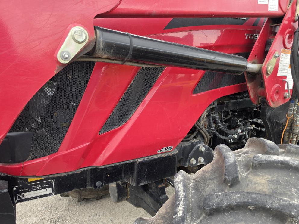 Image for 2021 Mahindra 7095