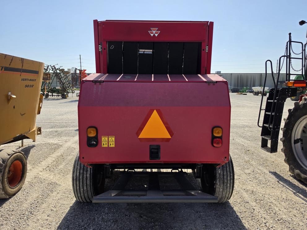 Image for 2014 Massey Ferguson 2946