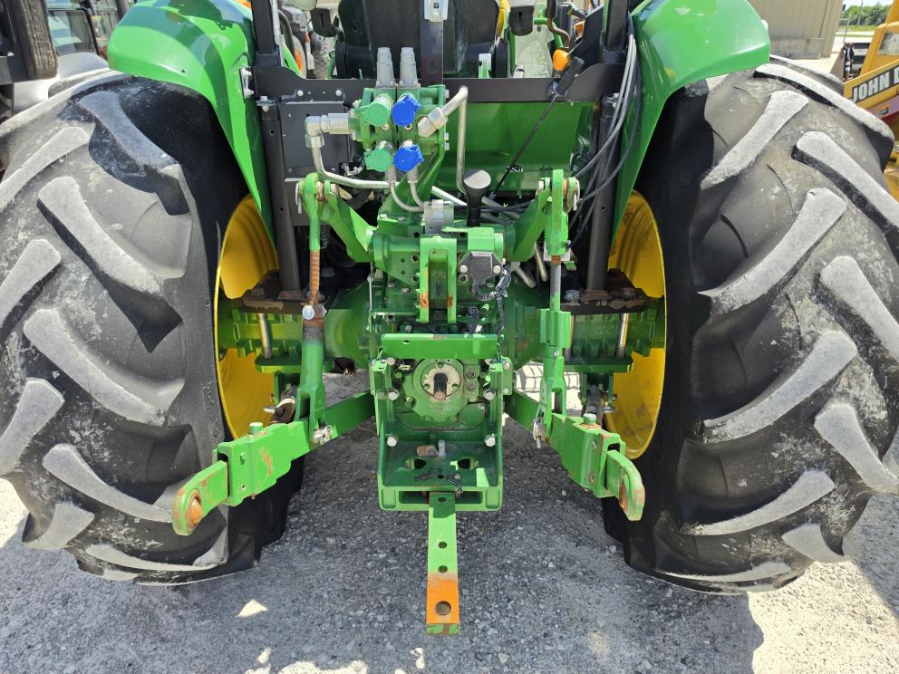 Image for 2022 John Deere 5100E