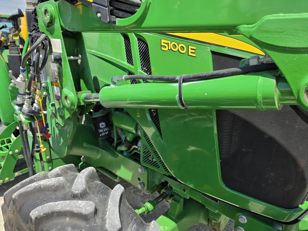 Image for 2022 John Deere 5100E