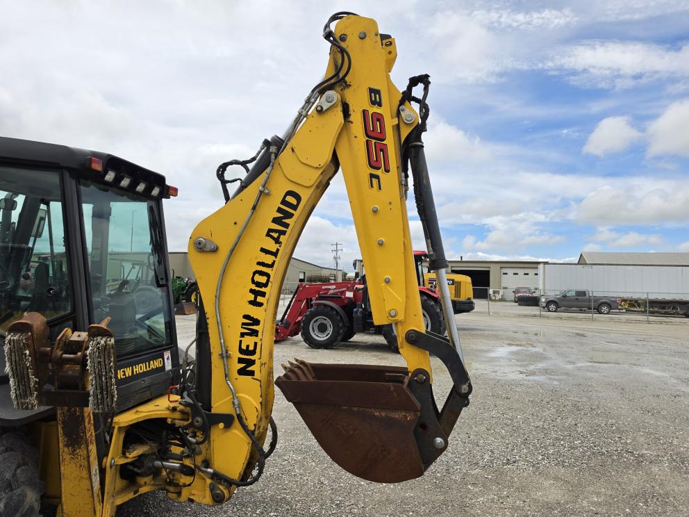 Image for 2022 New Holland B95C